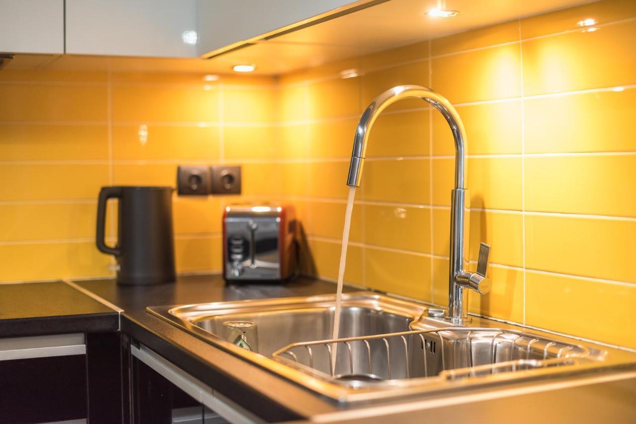 אתונה Confy Living Apartment Metaxourghio Metro Station מראה חיצוני תמונה