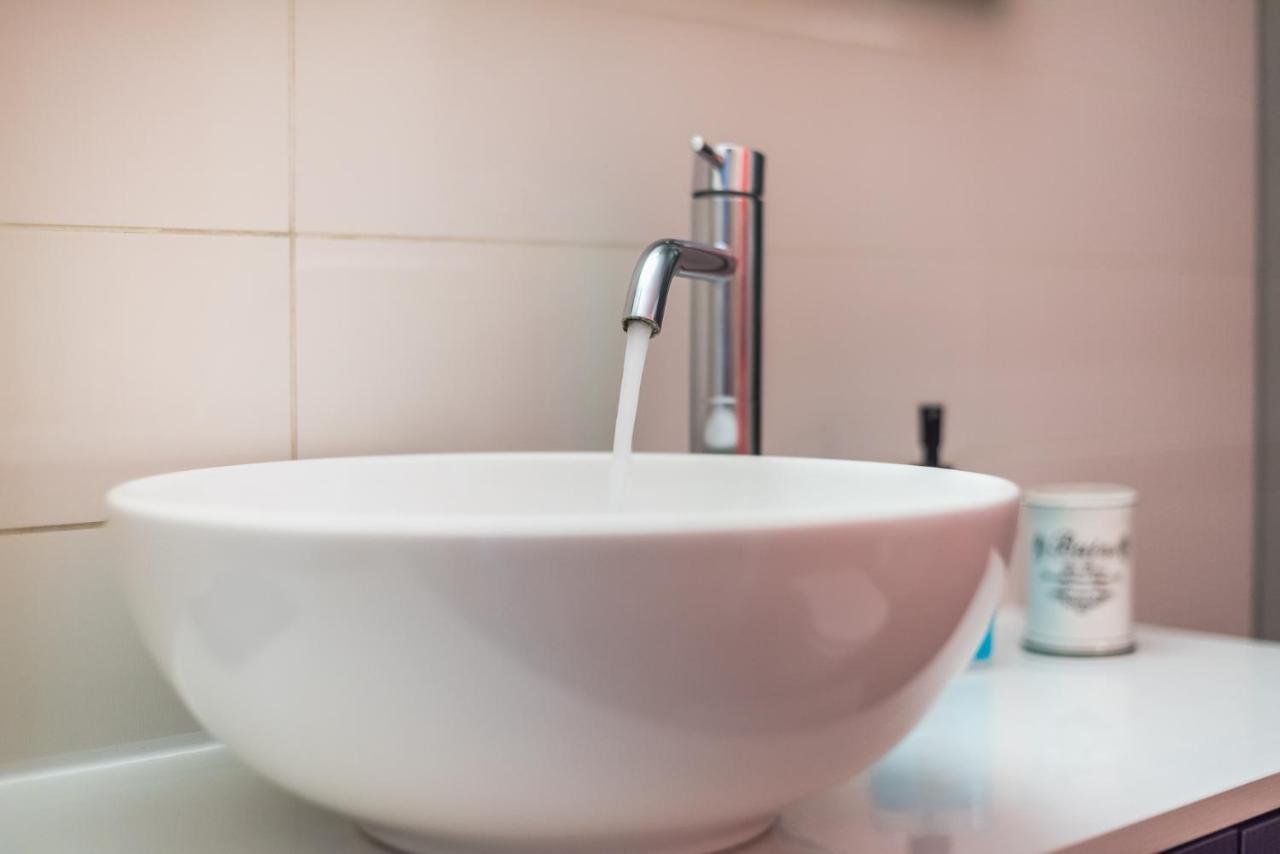 אתונה Confy Living Apartment Metaxourghio Metro Station מראה חיצוני תמונה