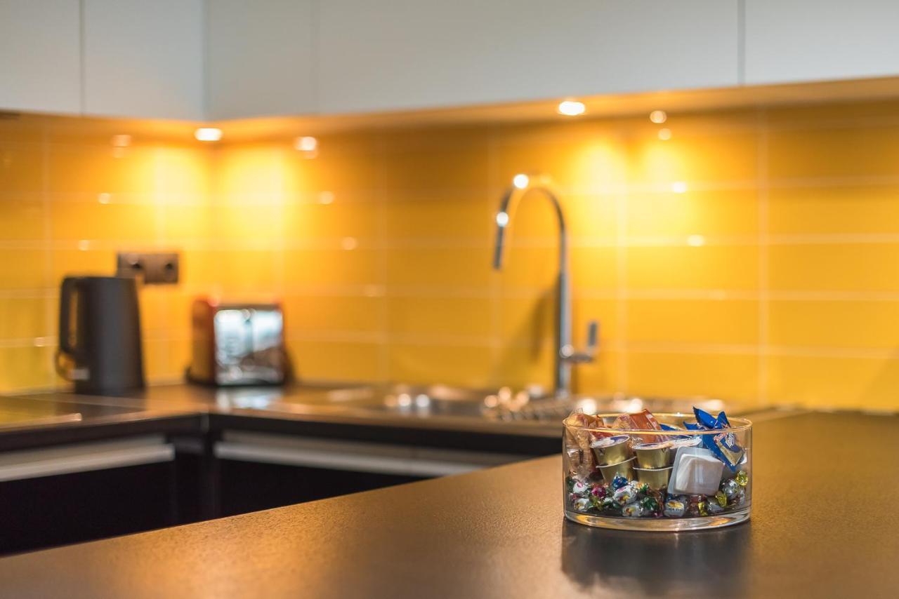 אתונה Confy Living Apartment Metaxourghio Metro Station מראה חיצוני תמונה